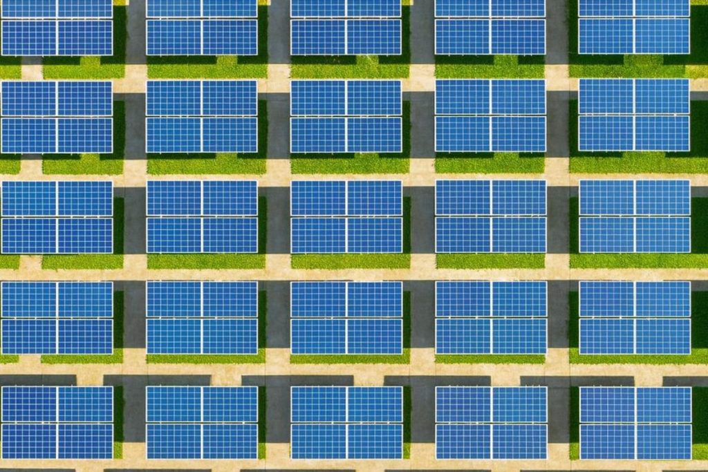 advantages of solar energy (cover)