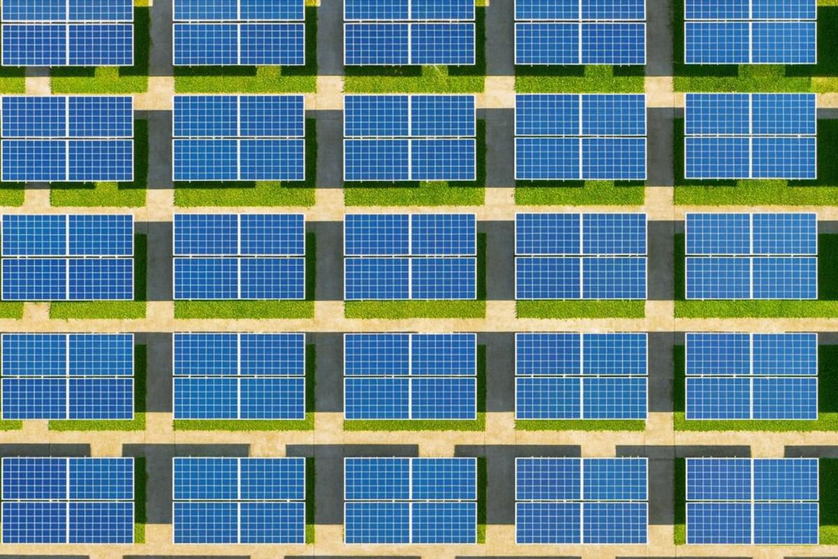 advantages of solar energy (cover)